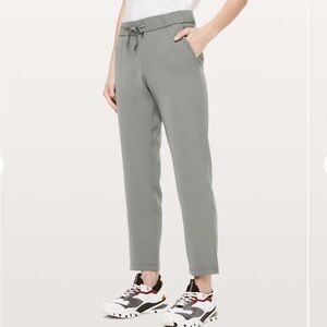 Lululemon On The Fly Gray Pants Sz 2 EUC
